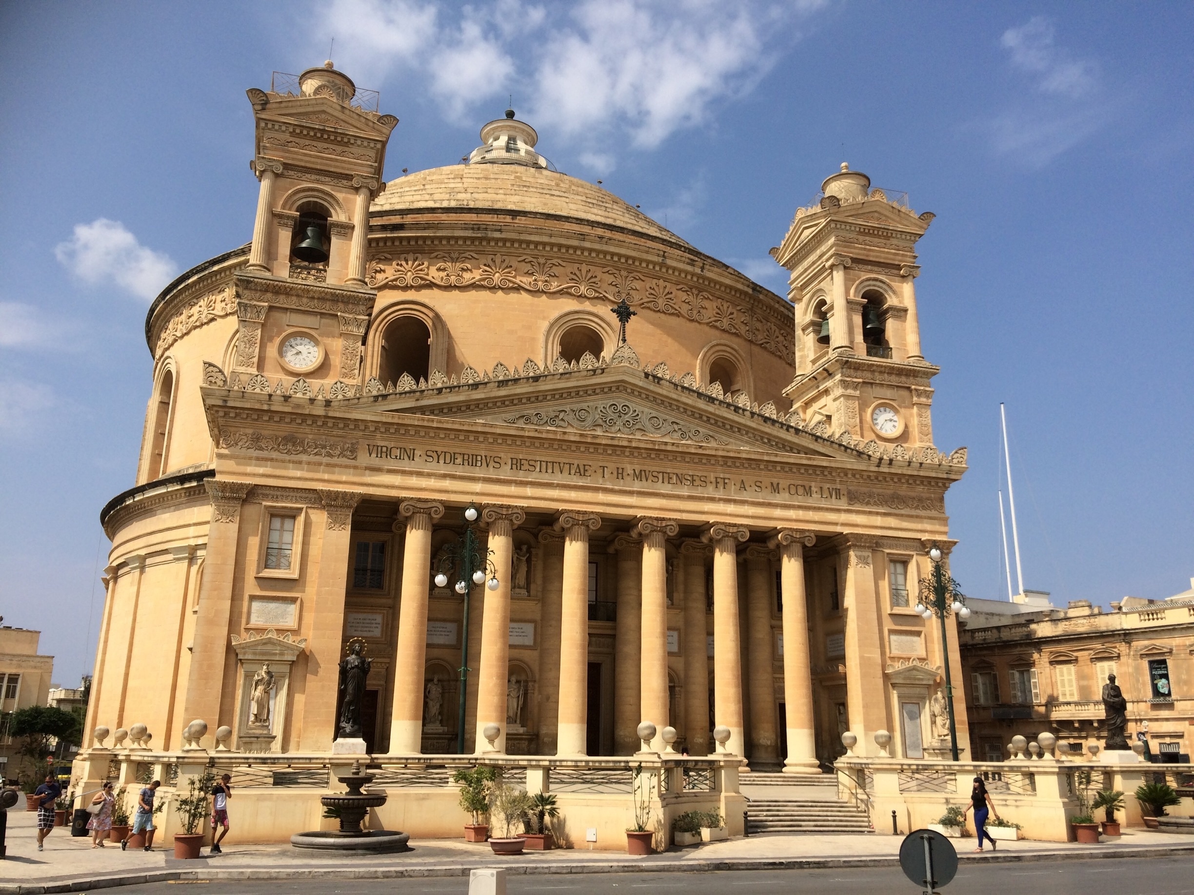 The amazing Mosta dome in Malta, the 5th biggest dome in Europe! Amazing place and even more amazing inside! 