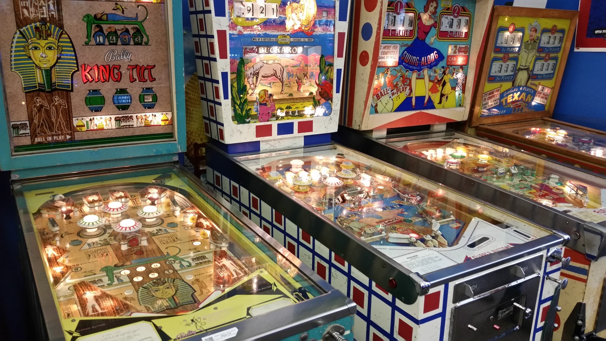 These old pinball machines make the most satisfying sounds. #LifeAtExpedia 