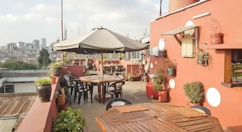 In an expensive city, this place stands out as an excellent budget option. Central location, nice rooms and the biggest plus is the rooftop bar/restaurant to hang out on in the evenings, mingling with other travelers and locals and enjoying some great home cooked food.

#nairobi #bedandbreakfast #kenya #budgethotel