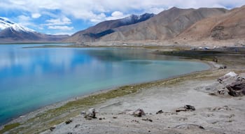 This part of the journey is from Kashi towards Pakistan southwest bound. Lots of snow peaked mountains and lakes. Very scenic. An unexplored part of China mostly as it is nearly to Tajikistan and Pakistan rather than major cities in China.

#ontheroad