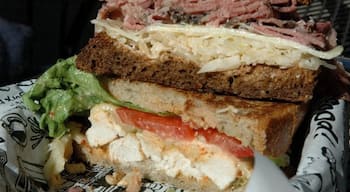 This place is the ultimate #lunchtime pit stop, whether you're already in town or gotta drive 100 miles out of your way. This place is AWESOME.

On top: the Zingerman's reuben. 

On bottom, Zingerman's chicken chile. 

Altogether: food porn.