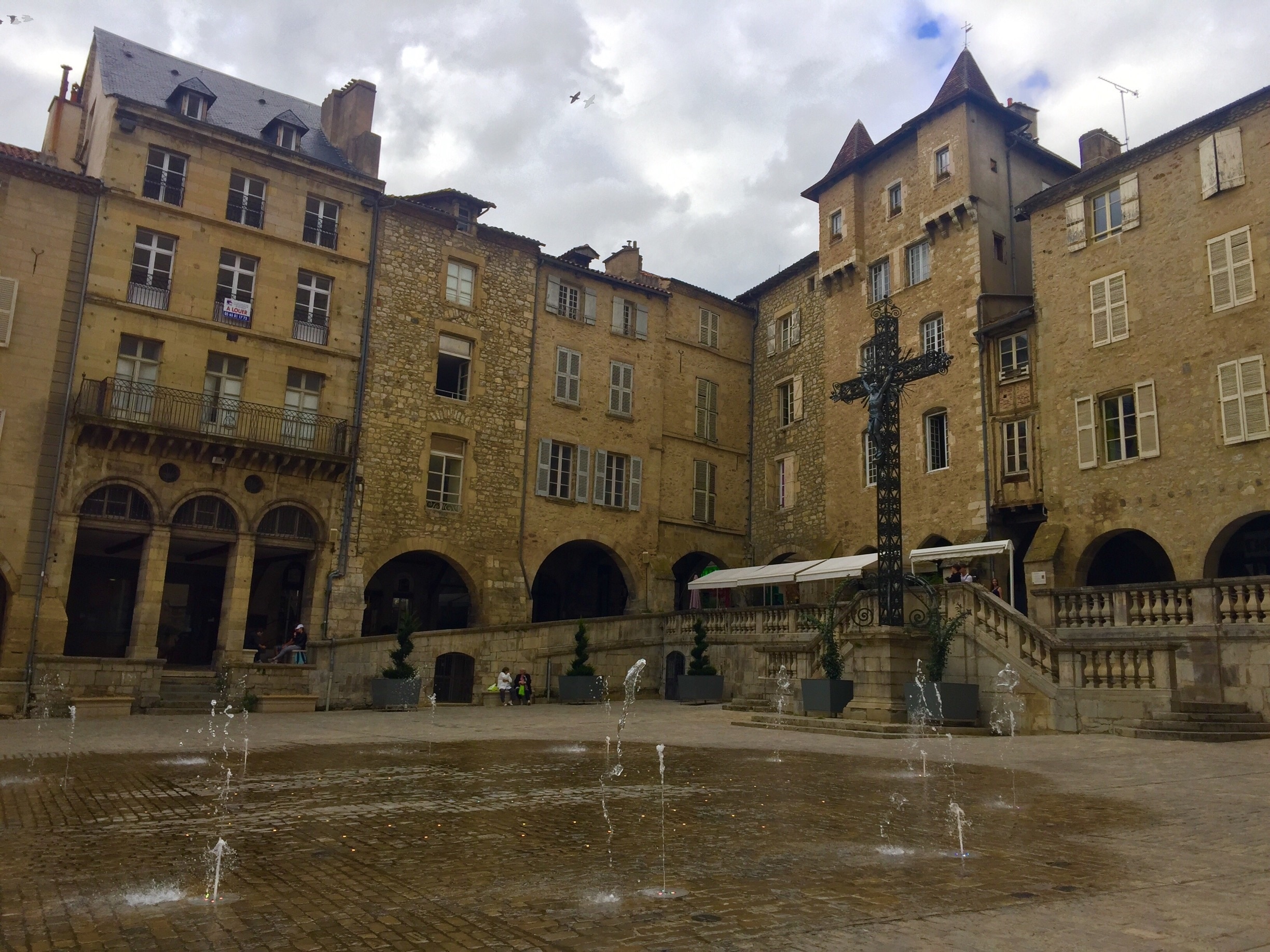 In front of the Collegiale Notre-Dame is a place with a lot of old Houses. You can sit in a Café and enjoy. 