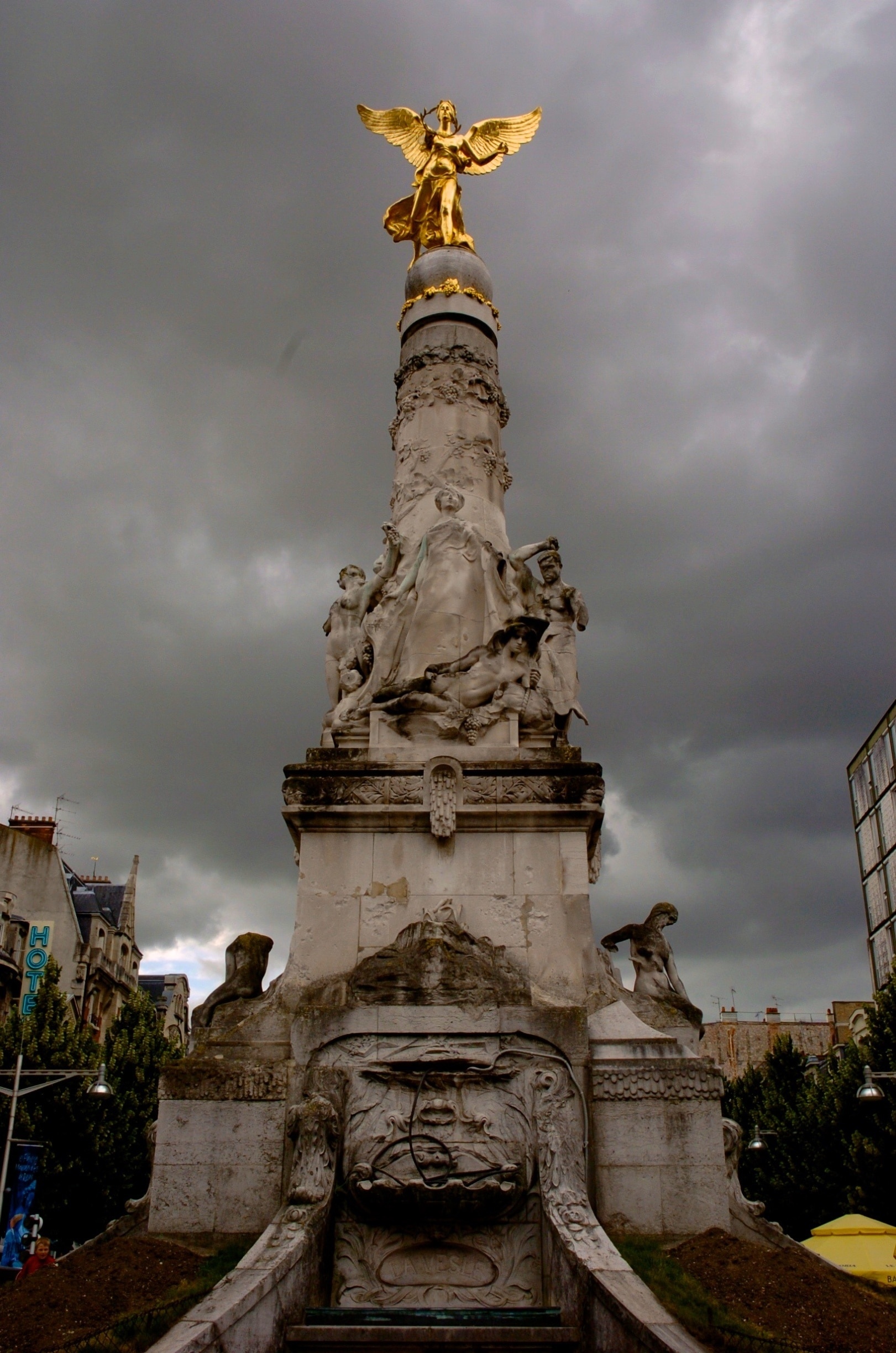 Inaugurated in 1906, the Subé Fountain stands 17 meters high. At its center is a crowned woman draped in cloth, symbol of Reims. Its construction required the removal of the statue of Marshall Drouet d’Erlon whose name was then attributed to the square. The fountain is named after Auguste Subé who donated 200,000 gold franks to the city to erect the monument.

During WWI, the Subé Fountain remained in tact whereas everything around it was completely destroyed. Today, the Subé Fountain is a veritable symbol of Reims along with the city’s cathedral and Smiling Angel statue.