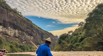 At the Wuyishan scenic area, I took a bamboo boat ride around the winding river and picked the right moment to capture this beautiful cloud.