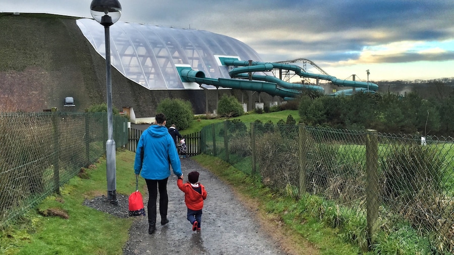 Walking to the Blue Lagoon! A small, but nice water park. Slides, wave machine, lazy river, kiddy area... and a bloody warm swimming pool. Ace!