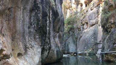 This short walk (45mins) from Wombeyan Caves Information Centre leads you to Mares Creek where you can swim (take a wet suit) between the gorgeous rock walls. You climb between sections to reach long stretches of water. Such a fantastic place!
