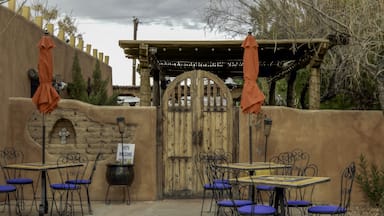 One of the most photographed cafe's in Mesilla, NM.  Famous for it's old gate which is to the front of the building.  A nice place to enjoy breakfast or lunch.  Also a nice place for small events.  