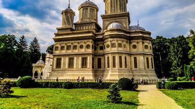 The Orthodox Curtea de Arges Cathedral, Romania. It is located on the grounds of the Curtea de Arges Monastery and is dedicated to Saint Nicholas.