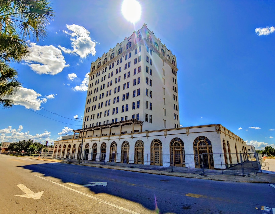 The Dixie Walesbuilt Hotel from 1926 resides today, abandoned but in some state of rehabilitation in downtown Lake Wales, Florida.
The hotel was said to be a favorite of the infamous Al Capone because of its extensive network of underground tunnels that exist to this day.
#Trovember
