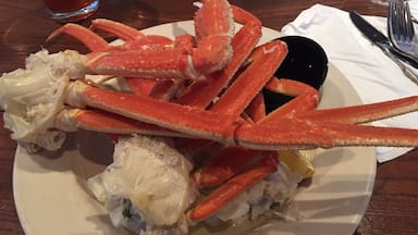 Tuesday night all you can eat crablegs. This place is filled with tv's, good seating for one or 20+,service is on point, beers are cold (over 100 to choose from) and the food is well prepared and very tasty. I lean towards the Crablegs😜 