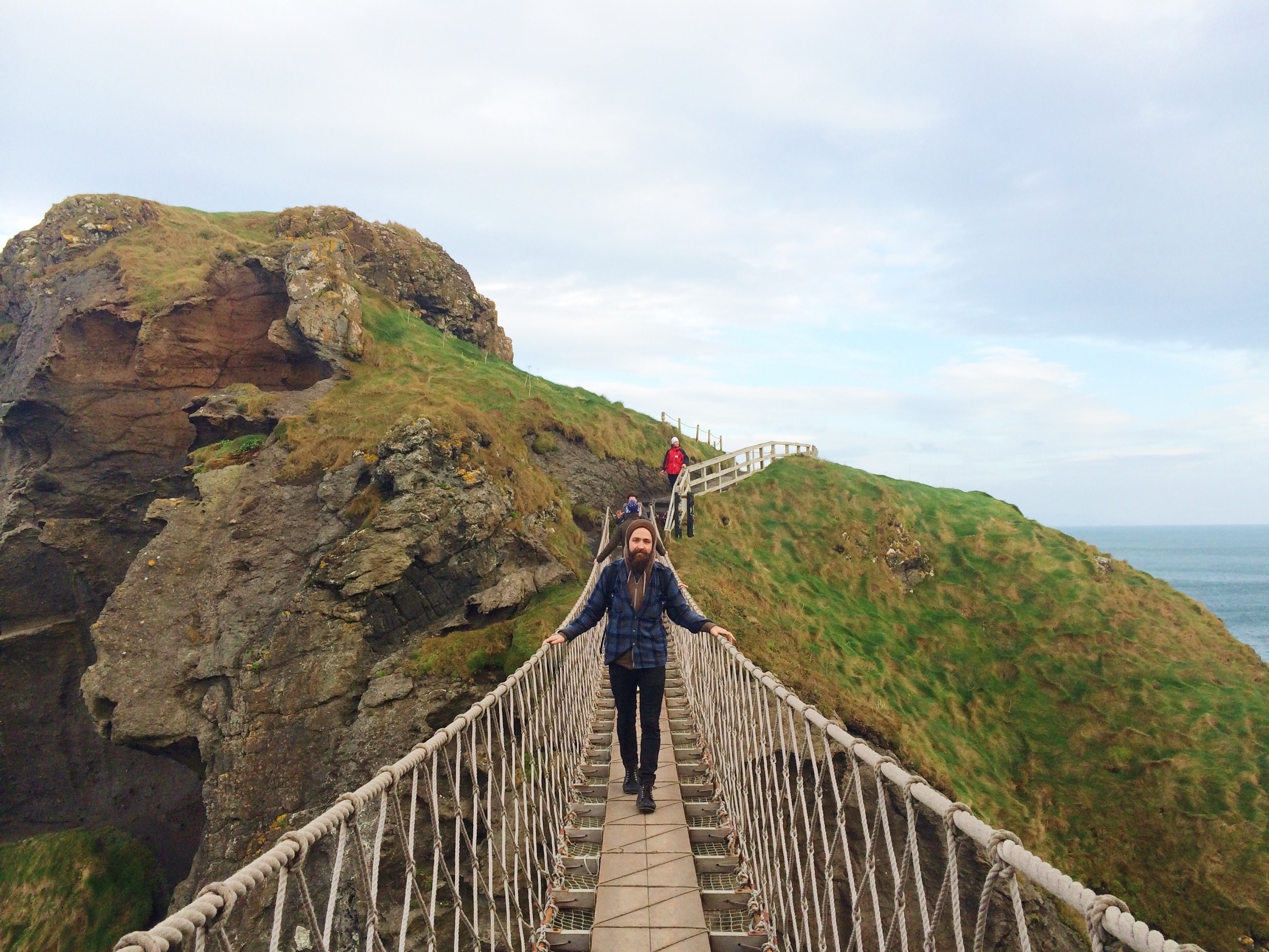 Installation and monitoring of a canopy bridge connecting Atlantic