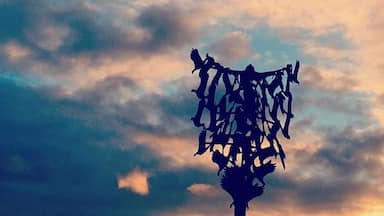 This sculpture faces out over Lough Owel, Mullingar. Pretty cool....as the sun sets
#loughowel #mullingar #irishlakeland #loveireland #ireland #westmeath #sunrise_sunsets_aroundworld #irishsunsets