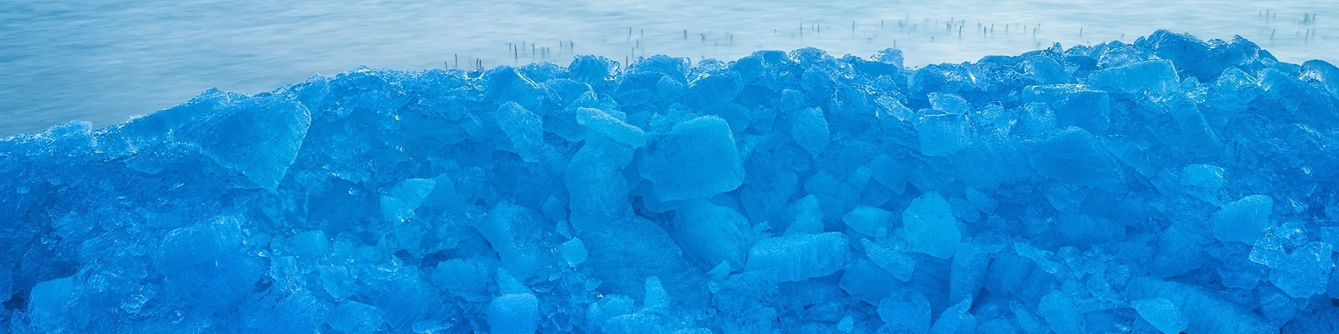 #bvsblue
As spring approaches the ice starts melting and sometimes the strong north winds build up piles of ice around the piers. It's a less known phenomenon.
