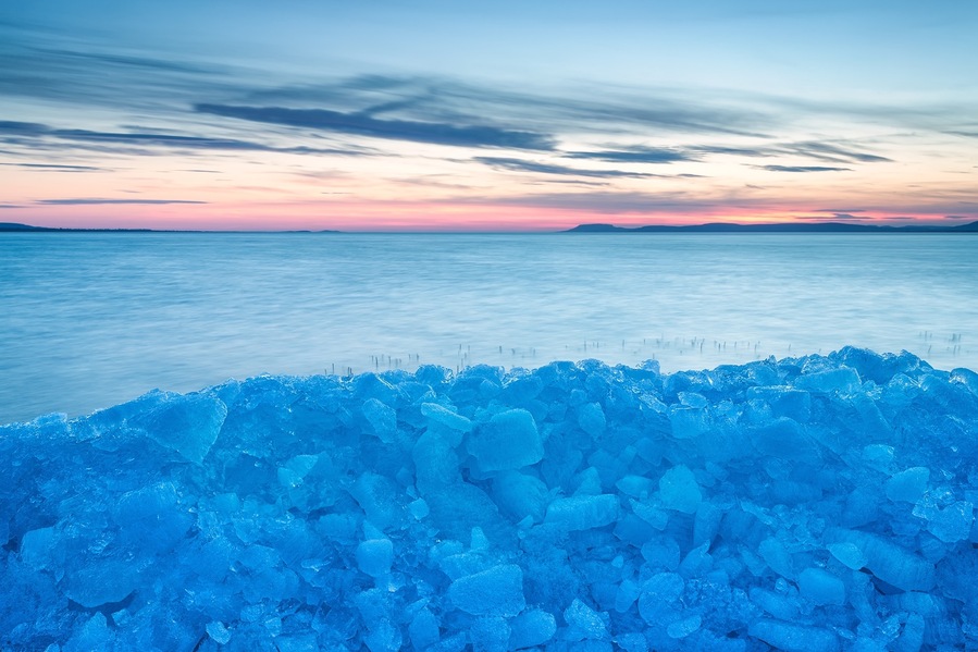 #bvsblue
As spring approaches the ice starts melting and sometimes the strong north winds build up piles of ice around the piers. It's a less known phenomenon.