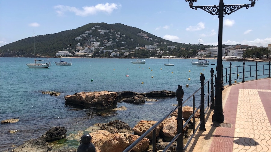 Beautiful views and great ice cream, the walk along the promenade takes you past bars and beaches and beautiful scenery