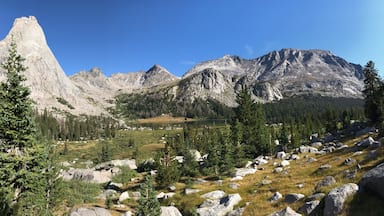A beautiful view of the Cirque on a sunny September morning. Wind River Range.   #Adventure