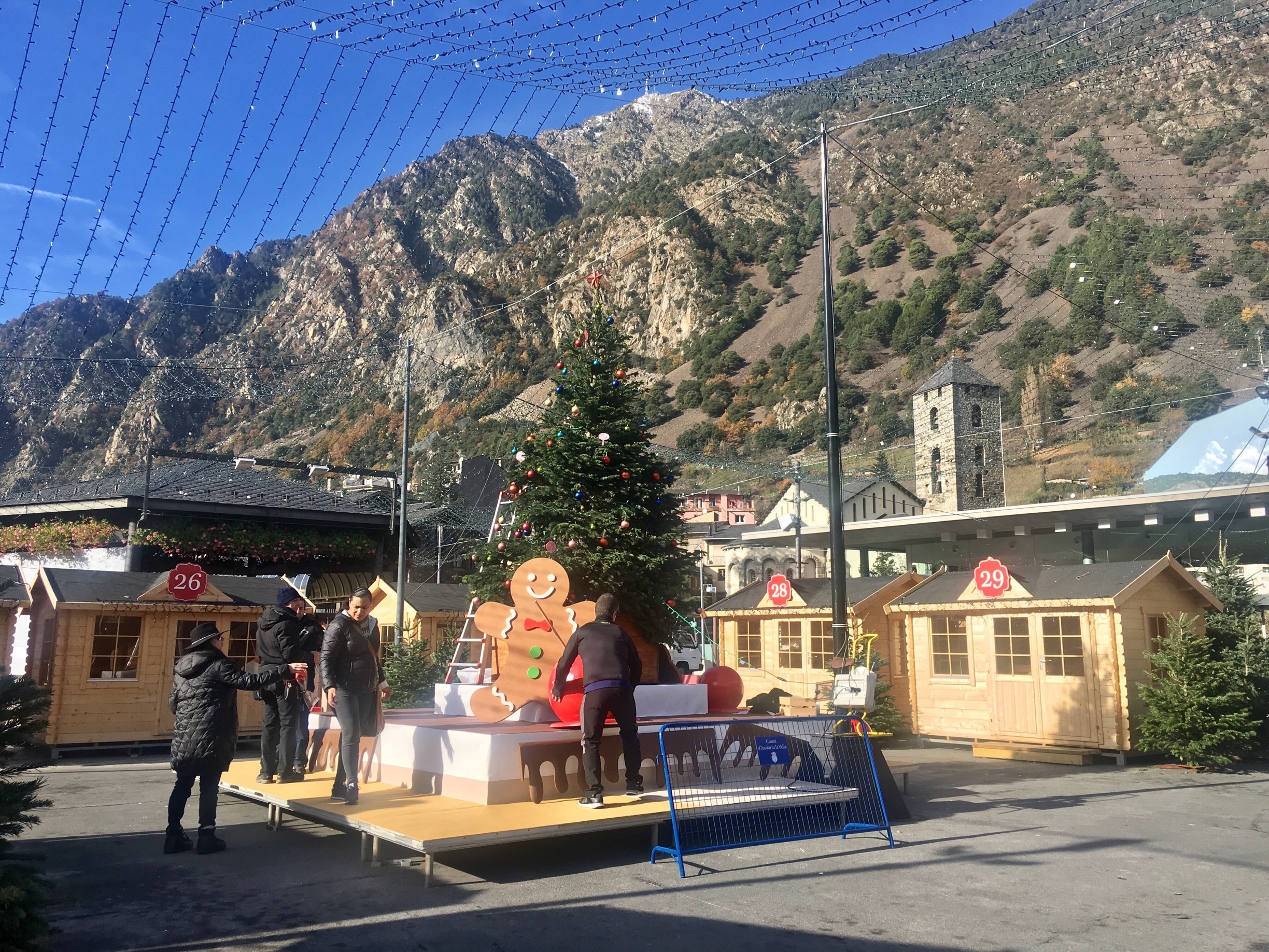 Bon Nadal Andorra la Vella! Folks in the highest capital city in Europe gear up for the opening of the Christmas Market this weekend: https://wp.me/p7CVI8-1Iw

#ChristmasMarket #BonNadal #Andorra #AndorraLaVella #Pyrenees
