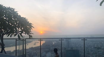 Catch the sunrise on this amazing building Icon 56 in Ho Chi Minh City.
You can book this afforable self contain apartment from booking.com
This building have an amazing view of the Ho Chi Minh City for those who love to snap an amazing pool photo of sunrise or sunset. 