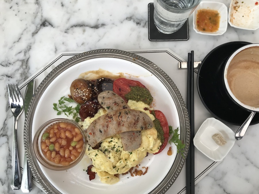 I repeat, I am not a morning person - but this definitely was worth waking up for! ☀️
#farfromhome #ginnysjournal #SGseries #TroverFoodies