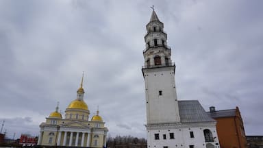 From this perspective it looks like both of them are leaning, but in reality the tower is the only one off kilter. (Well, I'm off balance too.) The church is perfectly normal. 