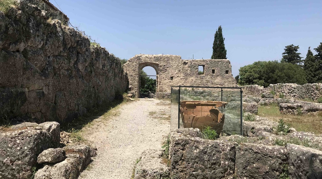 Necromanteion (ősi görög templom volt, a legenda szerint ez a templom a Hádészhoz és a halottak birodalmába vezető kapu volt), Parga, Epirusz, Görögország