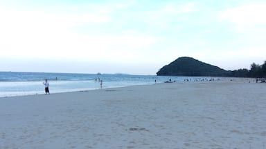 Thungwualaen Beach is best beach in Chumphon Province, Thailand. 20 Min. to Chumphon Airport.