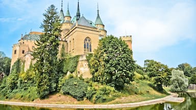 Fairytale-like castle in Bojnice, central Slovakia 
#StunningStructures #lifeatexpedia #culture #history