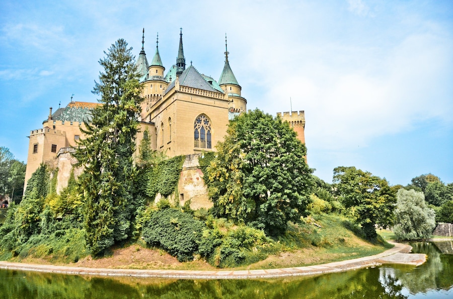 Fairytale-like castle in Bojnice, central Slovakia
#StunningStructures #lifeatexpedia #culture #history