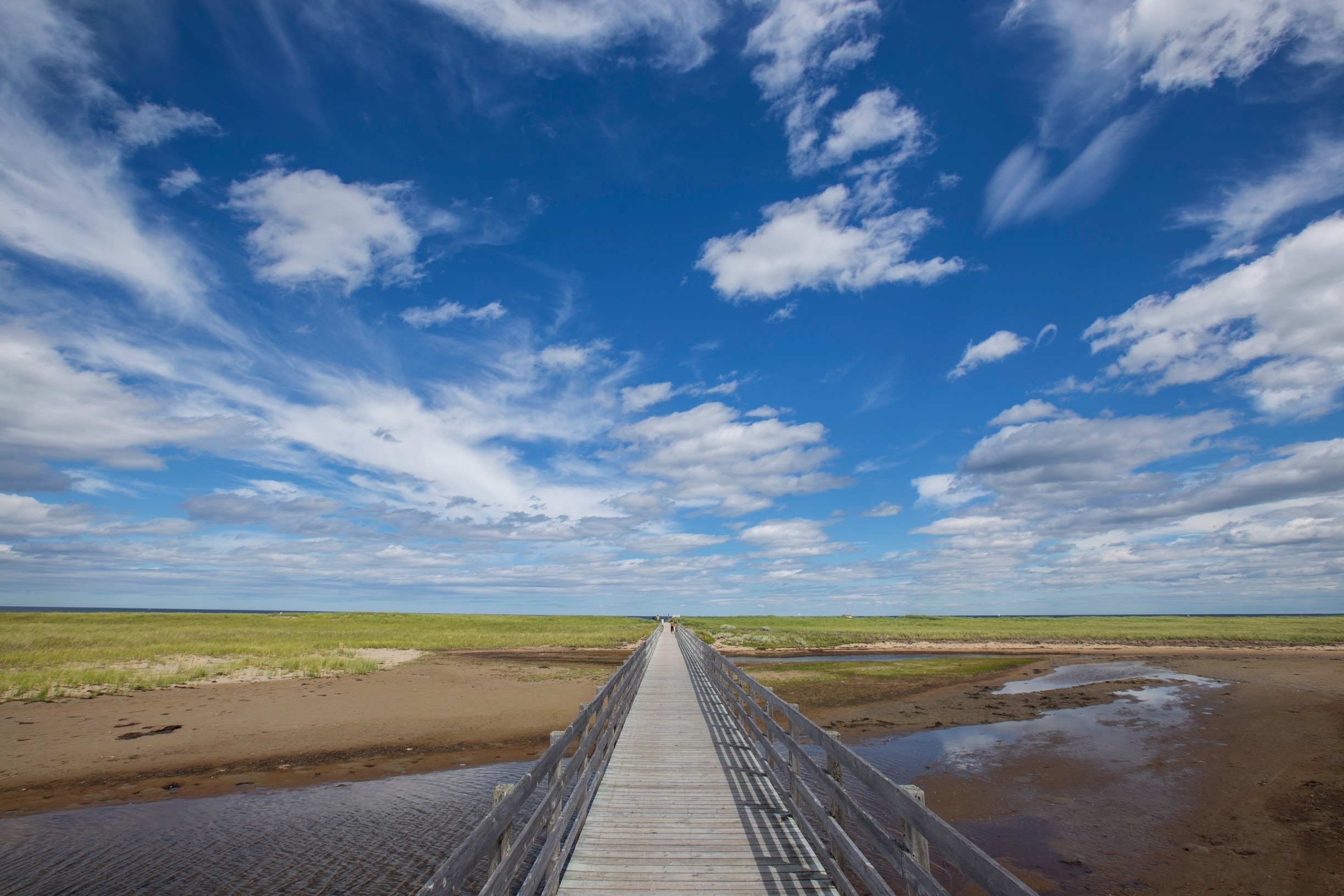 With a long boardwalk leading to the even longer Kelly's Beach, this National Park offers all the greens and blues you need to enjoy a perfect summer day.