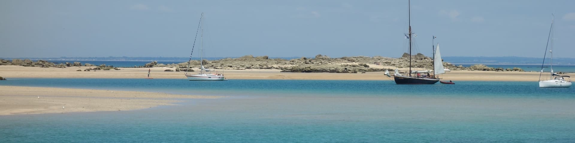 A Caribbean beach? No, one of the Chausey Islands (Normandy, France). #BeachTips!  #BVSBlue