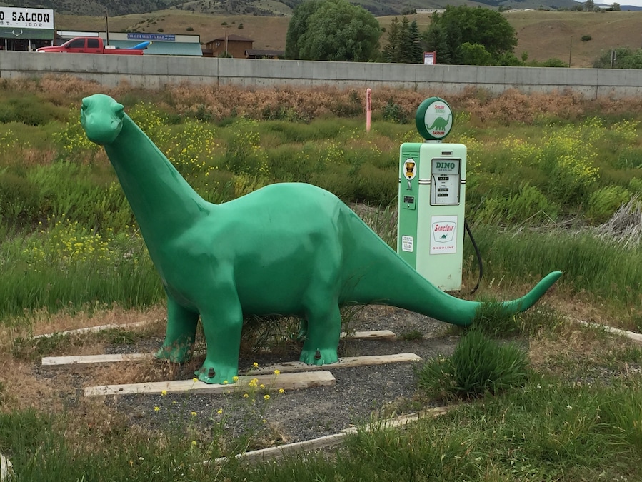 If you stop for gas here then you get to hang out with an awesome dinosaur. #montana
