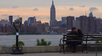 Lovers watching sunset with Empire State Building on the background in the East River State Park in Williamsburg, Brooklyn.
#LikeALocal