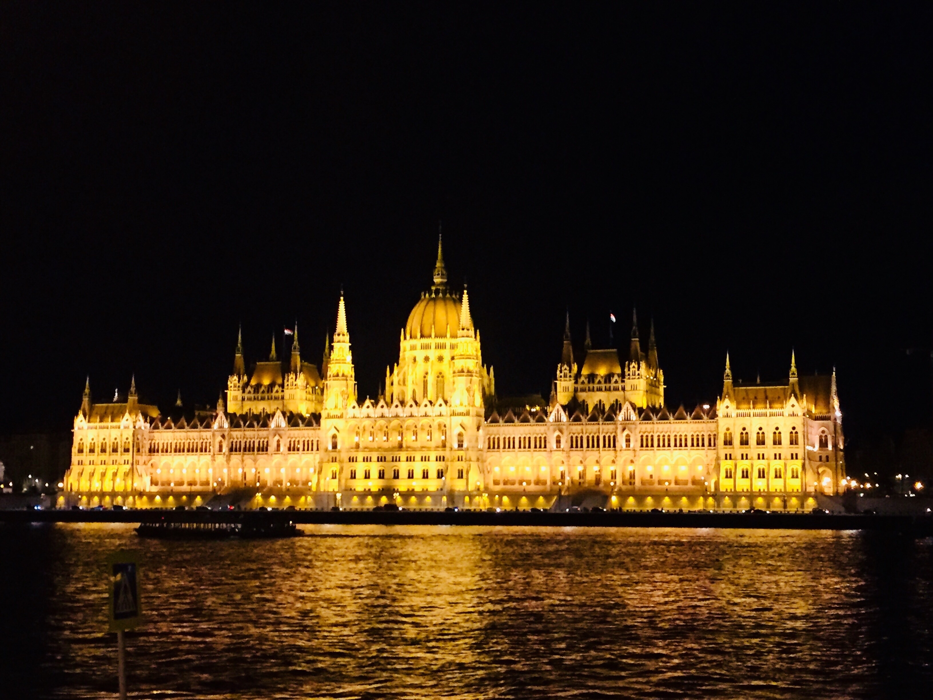 Vue sur le parlement hongrois