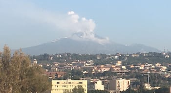 During a run, after a turn...you can find Etna and it’s threatening profile!!!