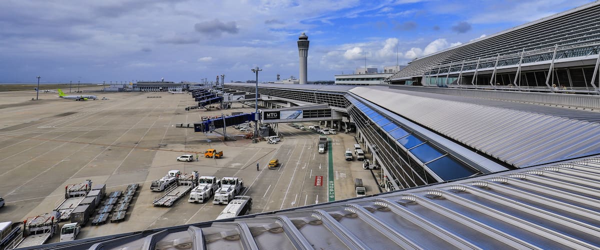 It's time to go home and the last thing to do is to take photo at the airport.