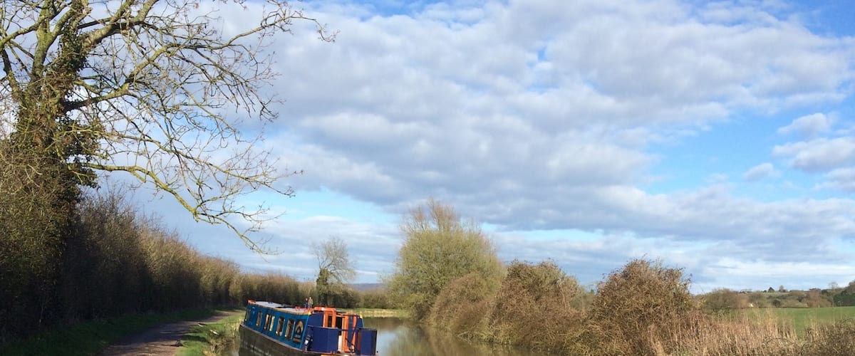 A narrow boat on the Avon canal