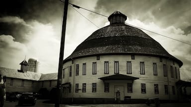 Loved this gorgeous and unique farmers market and barn. 