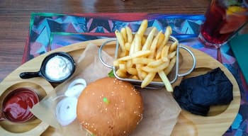 Very nice and colourful burger pub in Khan Shatyr; #delicious lemonades and many items for vegetarians on the menu.
Last but not least, fantastic personnel!
#GoodEats