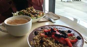 Healthy food place. They serve quinoa salads, smoothies, acai bowls and more! #delicious