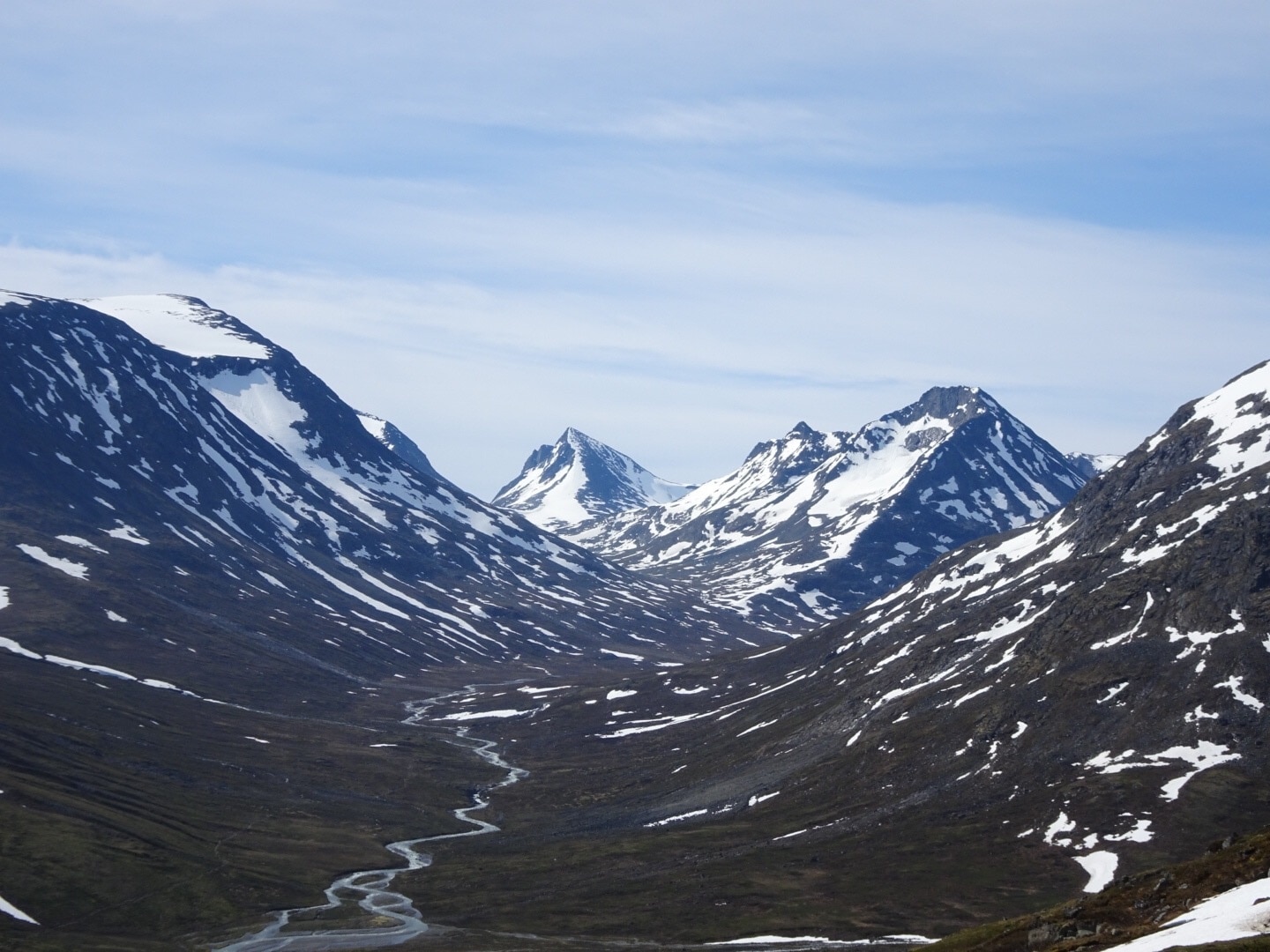 Jotunheimen, or "The Home of Giants" contains Norway's highest peaks, including Galdhøpiggen, the tallest mountain in all of Northern Europe. Taken while starting my hike of Galdhøpiggen from Spiterstulen campground🇳🇴
#norway
#jotunheimen
