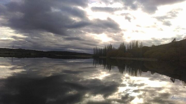 sometimes you don't need blue skies & sunshine to capture a beautiful photo. This was on a overcast morning and the reflection almost looks more effective then the photo itself. #inlove #perspective #NZ