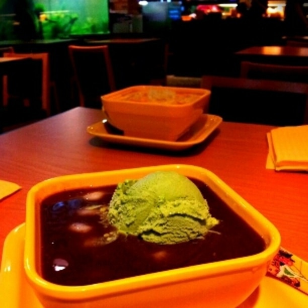 Green tea ice cream w mochi n red bean paste dessert