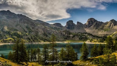 must see if you are traveling in the Alpes de Haute Provence area.
The walk is not hard and made easy thanks to the parking lot located... only 45 min down the valley.