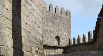 #Castelo #castle #Guimaraes #Portugal #History

O Castelo de Guimarães começou por um mosteiro mandado construir por Mumadona Dias no século X, antes, portanto, da formação de Portugal. Como os ataques dos mouros eram frequentes decidiram construir uma muralha para proteger a comunidade e os monges que viviam no seu interior. Foi esta fortaleza que deu origem ao Castelo de Guimarães. Mais tarde, no século XII, foi neste castelo que nasceu Dom Afonso Henriques que viria a ser o primeiro rei de Portugal. Com a falta de uso o castelo foi-se degradando. Recentemente foi recuperado e classificado como Monumento Nacional. É também considerado Patrimônio Mundial pela UNESCO. Um lugar cheio de história e que foi berço de Portugal. Não é à toa que em um pedaço da muralha original tem os dizeres “Aqui nasceu Portugal”.

The Castle of Guimarães began with a monastery built by Mumadona Dias in the 10th century, before, therefore, the formation of Portugal. As the attacks of the Moors were frequent they decided to build a wall to protect the community and the monks that lived inside. It was this fort that gave origin to the Castle of Guimarães. Later, in the twelfth century, it was in this castle that Dom Afonso Henriques was born. Some years after he would become the first king of Portugal. With the lack of use the castle was degrading. Recently it was recovered and classified as National Monument. It is also considered World Heritage by UNESCO. A place full of history and that was cradle of Portugal. It is no wonder that in a piece of the original wall has the words "Here was born Portugal".