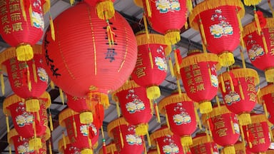 We lost our way in Hwa Lian as we want to procedure there for 2 days break due to the mountains roads shut down, we have to cancelled our Hwa Lian to Taipei #red #lanterns #Taiwan #temple #hiking #Asia