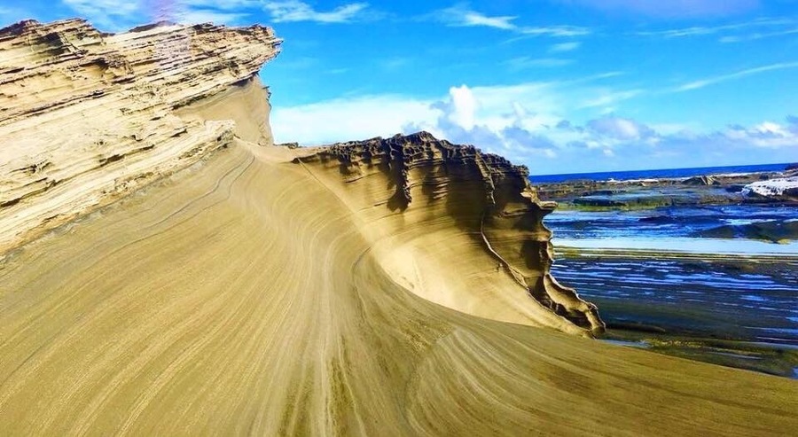 Biri Island is a picturesque destination that remains relatively unspoilt by technology and tourism. The simplicity of life in the island is refreshing, and the locals are helpful and honest, like most people in the province of Northern Samar Philippines.
