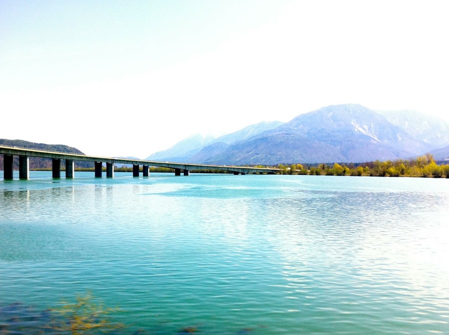 This used to be my commute! Crystal clear waters that are perfect for swimming in summer and sometimes freeze over in winter! The water is so clear that you can see the fish! Stunning mountain setting, too. 🐟 🏔💧