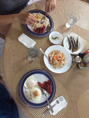 Stop at Tondaligan hotel in front of the blue beach. Best Tosino ever, proposed by a great cooker. So Yummy at morning!