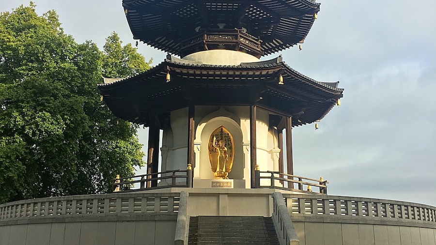 London Peace Pagoda at Battersea Park, London. Very tranquil on a sunny autumnal morning 🍂