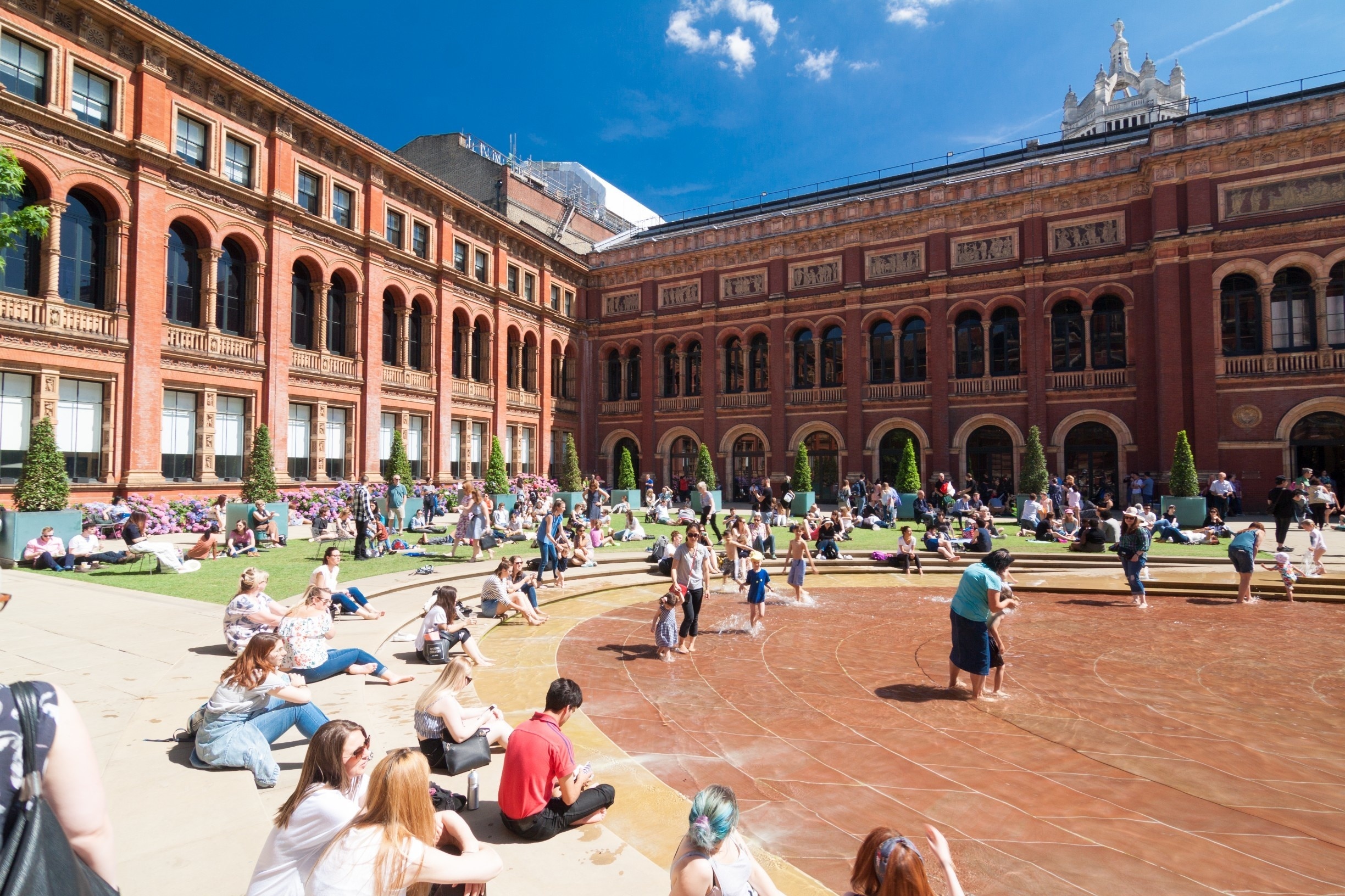Victoria and Albert Museum in London City Centre - Tours and Activities